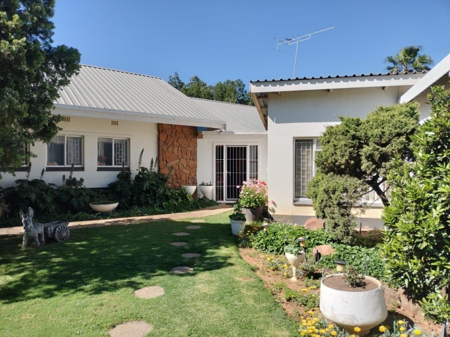 4 Bedroom Property for Sale in Bultfontein Free State